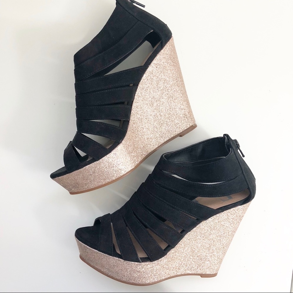 [Elle] Sparkly Gold Black Strap Party Wedges